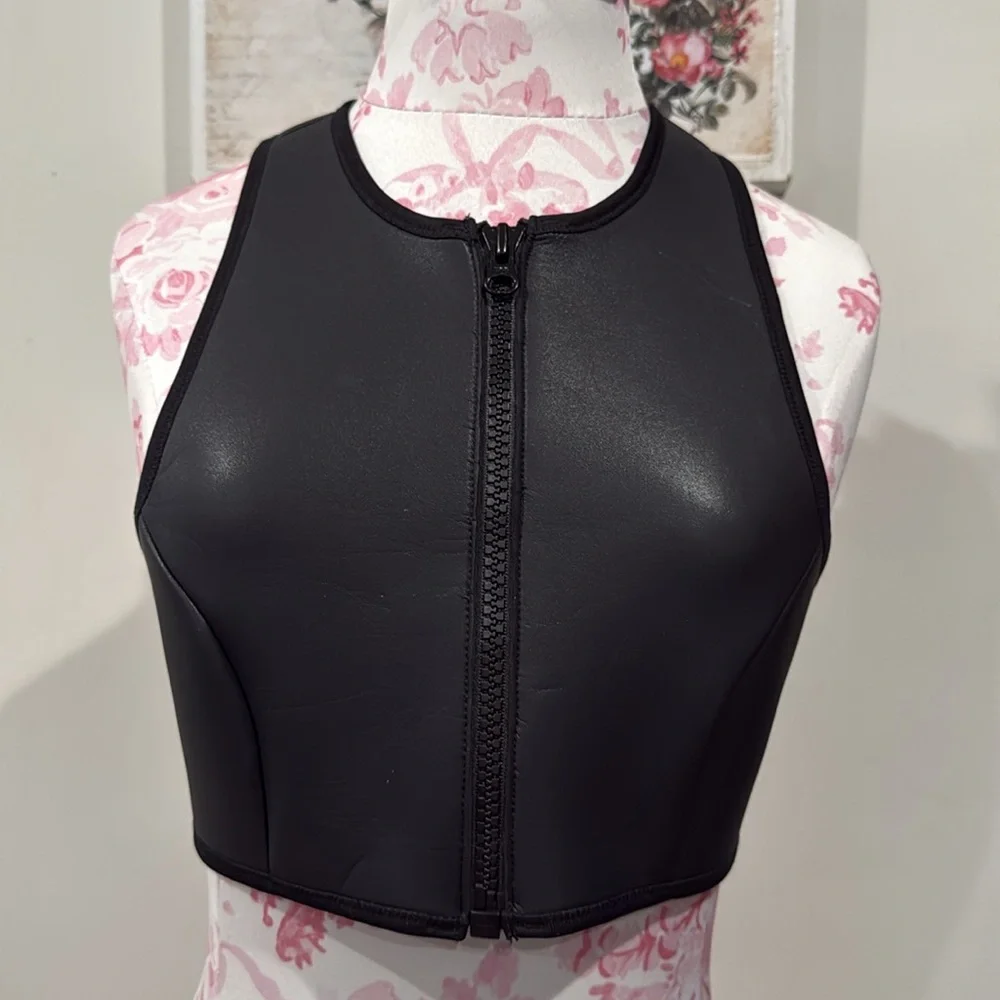 SKIMS Sport Swim High Neck Top Womens Onyx SW-HNK-0050. Size small